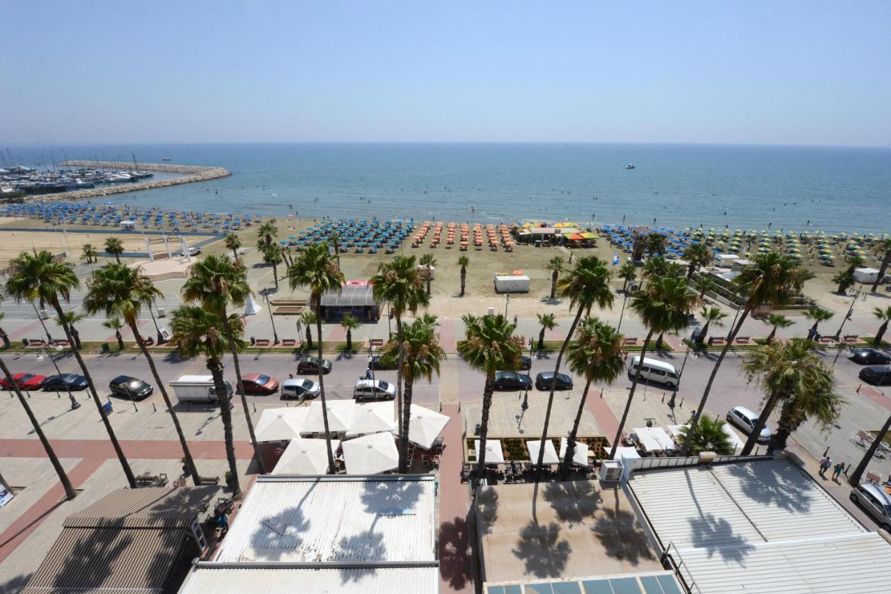 Les Palmiers Beach Boutique Hotel & Luxury Apartments Larnaca Ngoại thất bức ảnh