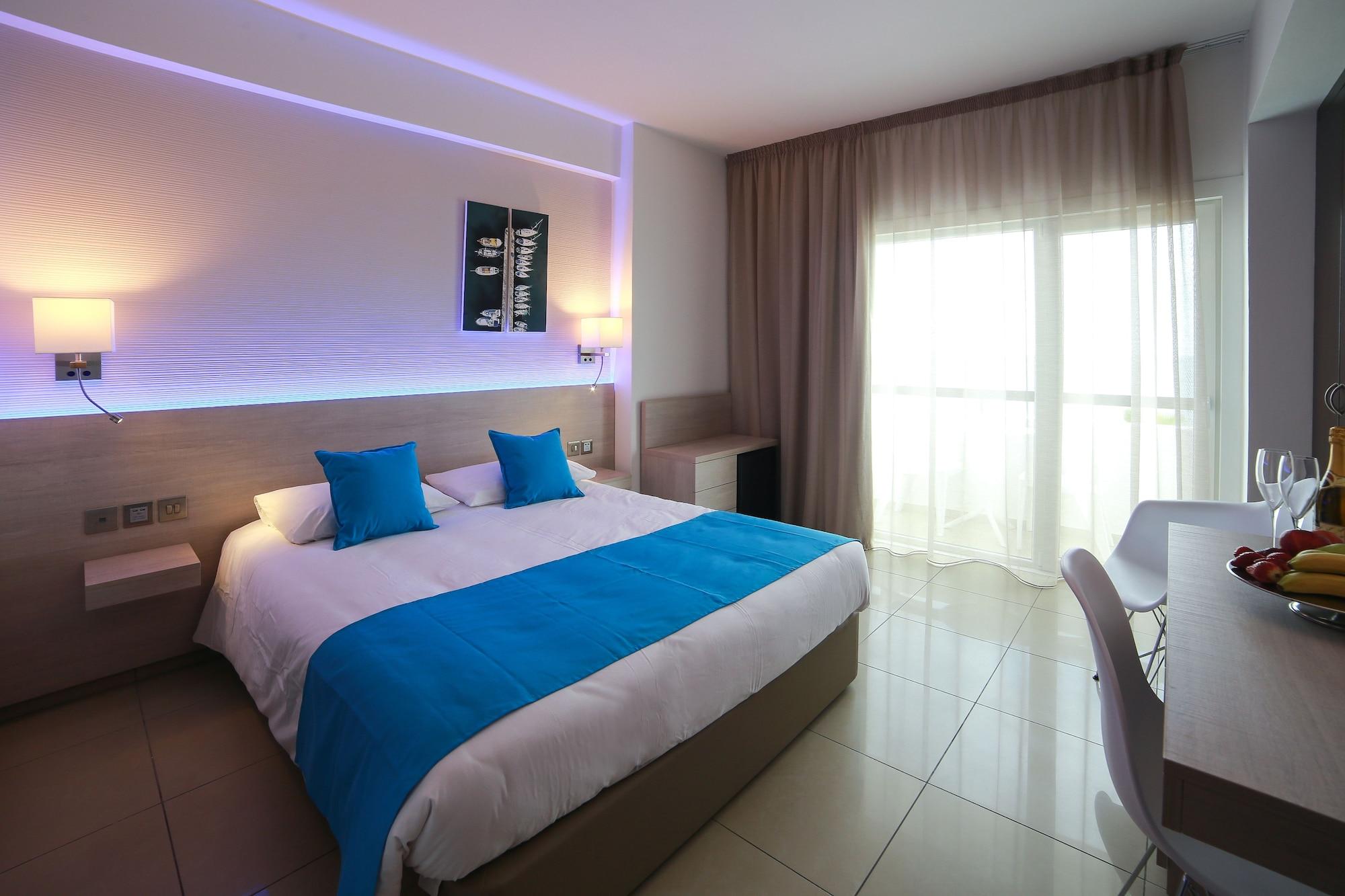 Les Palmiers Beach Boutique Hotel & Luxury Apartments Larnaca Ngoại thất bức ảnh
