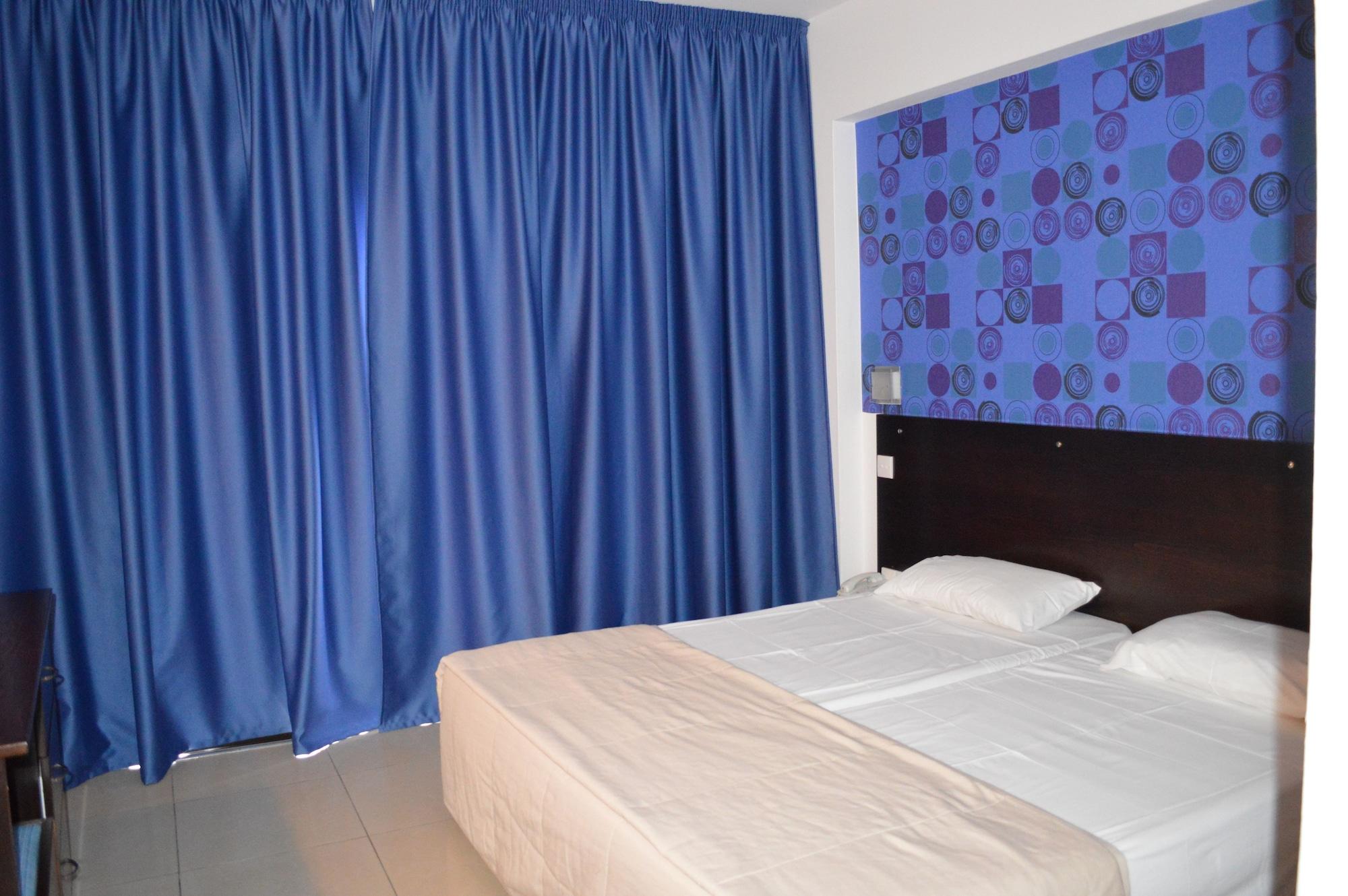 Les Palmiers Beach Boutique Hotel & Luxury Apartments Larnaca Ngoại thất bức ảnh