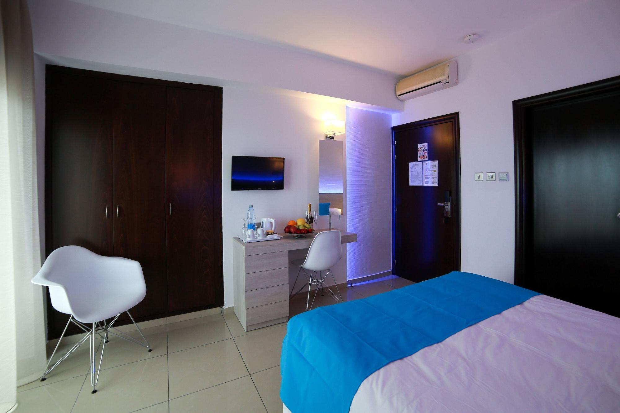 Les Palmiers Beach Boutique Hotel & Luxury Apartments Larnaca Ngoại thất bức ảnh