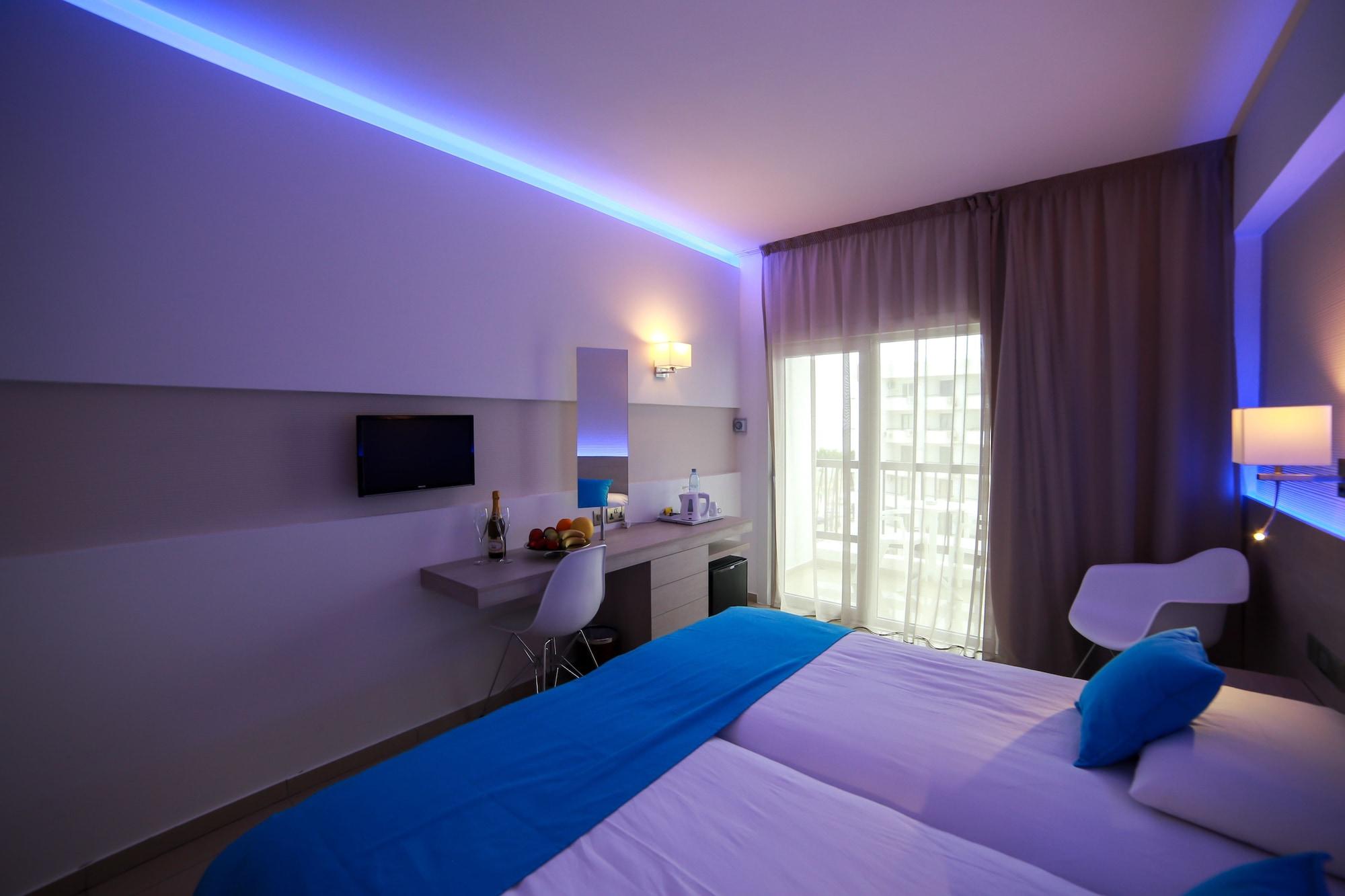 Les Palmiers Beach Boutique Hotel & Luxury Apartments Larnaca Ngoại thất bức ảnh