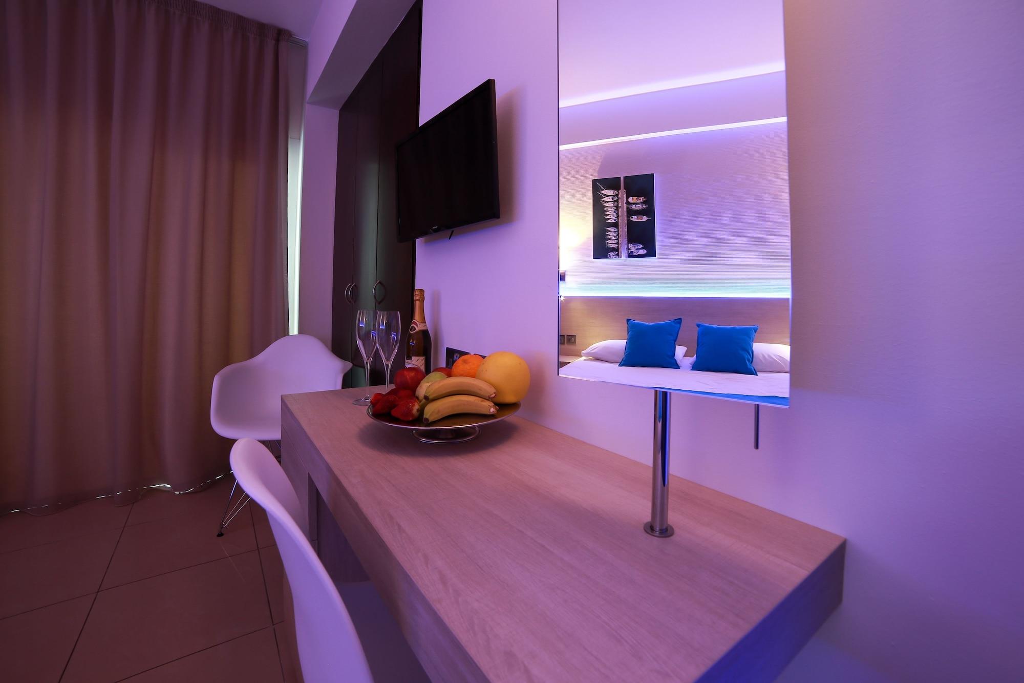 Les Palmiers Beach Boutique Hotel & Luxury Apartments Larnaca Ngoại thất bức ảnh