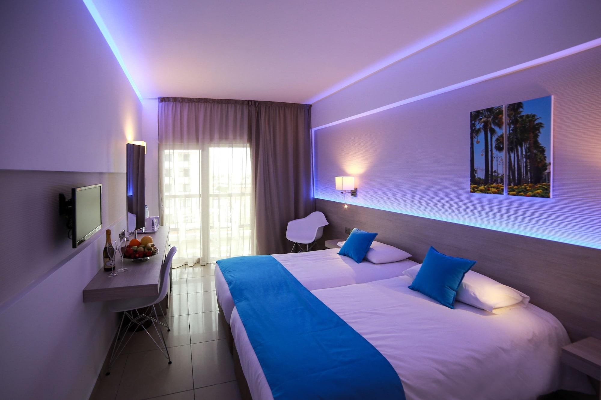 Les Palmiers Beach Boutique Hotel & Luxury Apartments Larnaca Ngoại thất bức ảnh