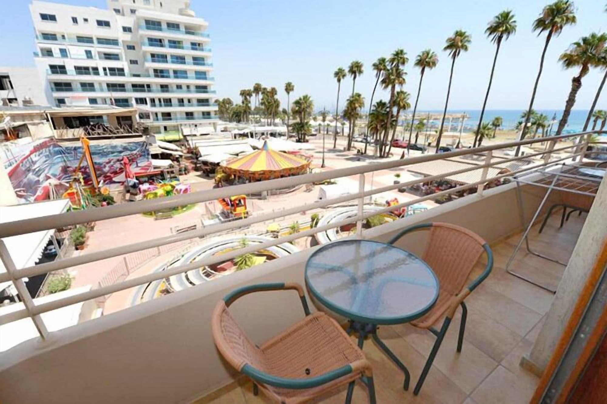 Les Palmiers Beach Boutique Hotel & Luxury Apartments Larnaca Ngoại thất bức ảnh
