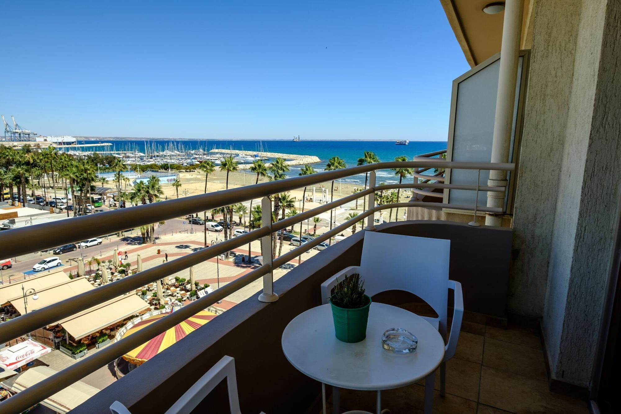 Les Palmiers Beach Boutique Hotel & Luxury Apartments Larnaca Ngoại thất bức ảnh