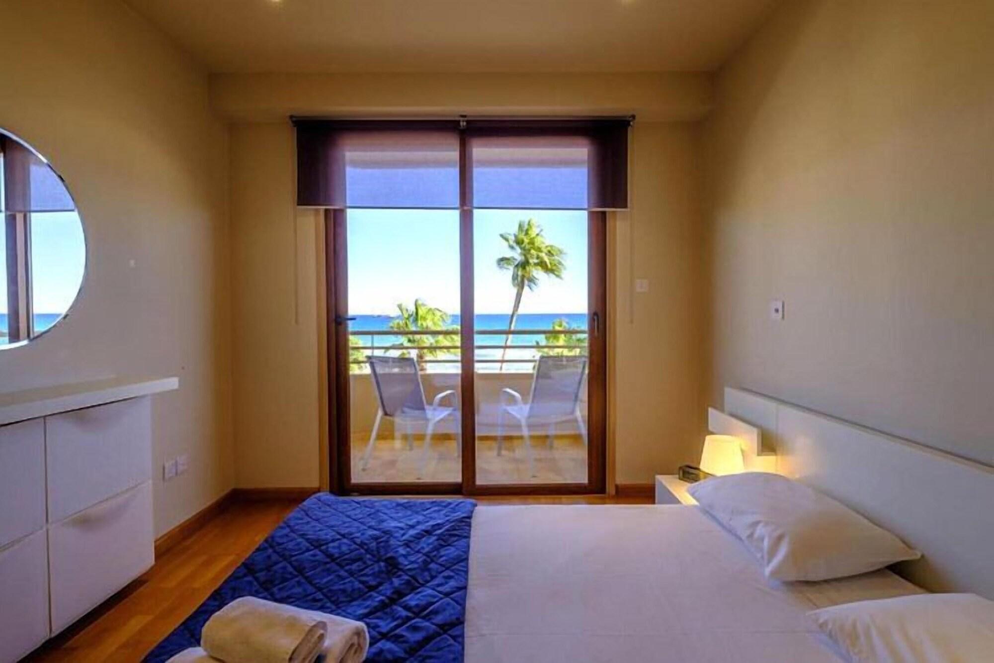 Les Palmiers Beach Boutique Hotel & Luxury Apartments Larnaca Ngoại thất bức ảnh