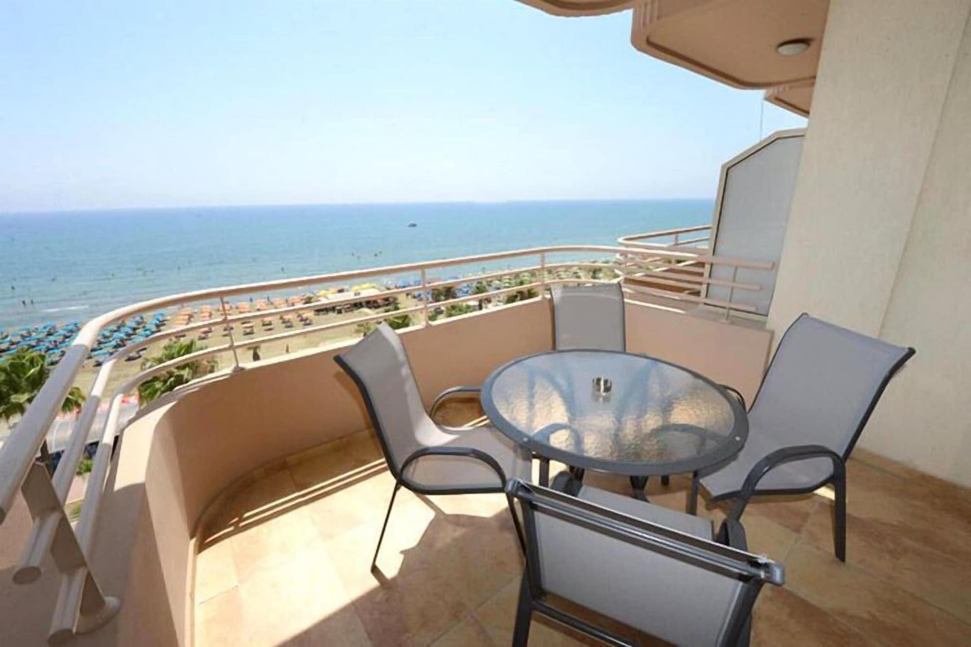 Les Palmiers Beach Boutique Hotel & Luxury Apartments Larnaca Ngoại thất bức ảnh