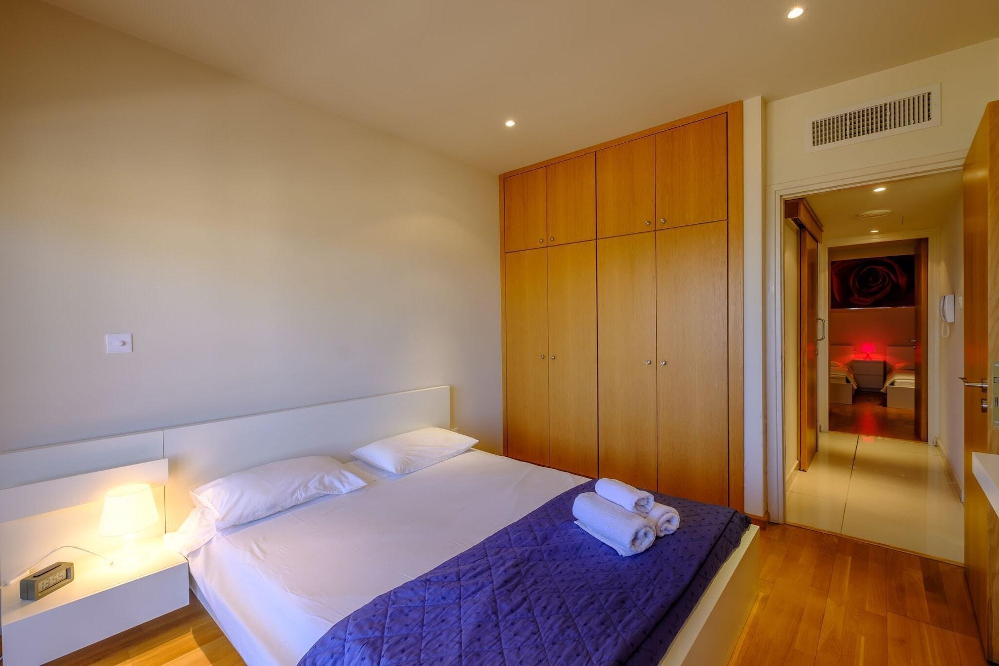Les Palmiers Beach Boutique Hotel & Luxury Apartments Larnaca Ngoại thất bức ảnh
