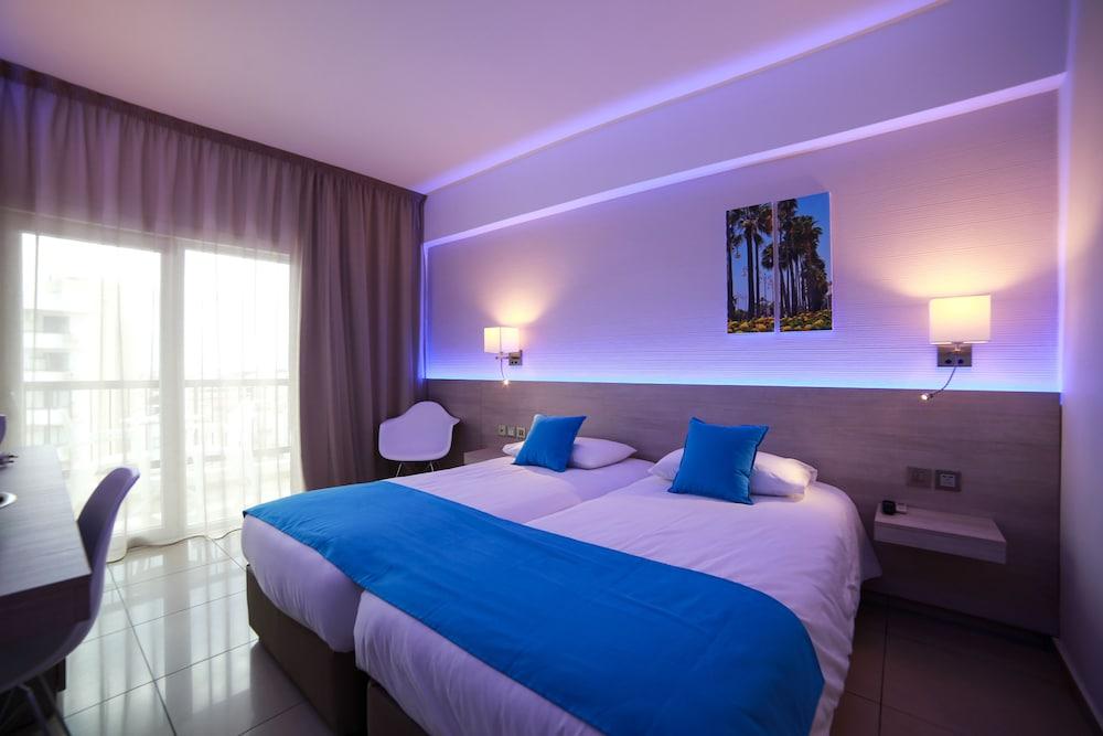 Les Palmiers Beach Boutique Hotel & Luxury Apartments Larnaca Ngoại thất bức ảnh