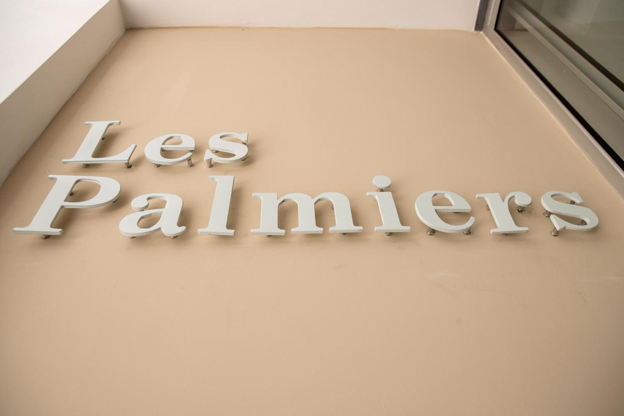Les Palmiers Beach Boutique Hotel & Luxury Apartments Larnaca Ngoại thất bức ảnh