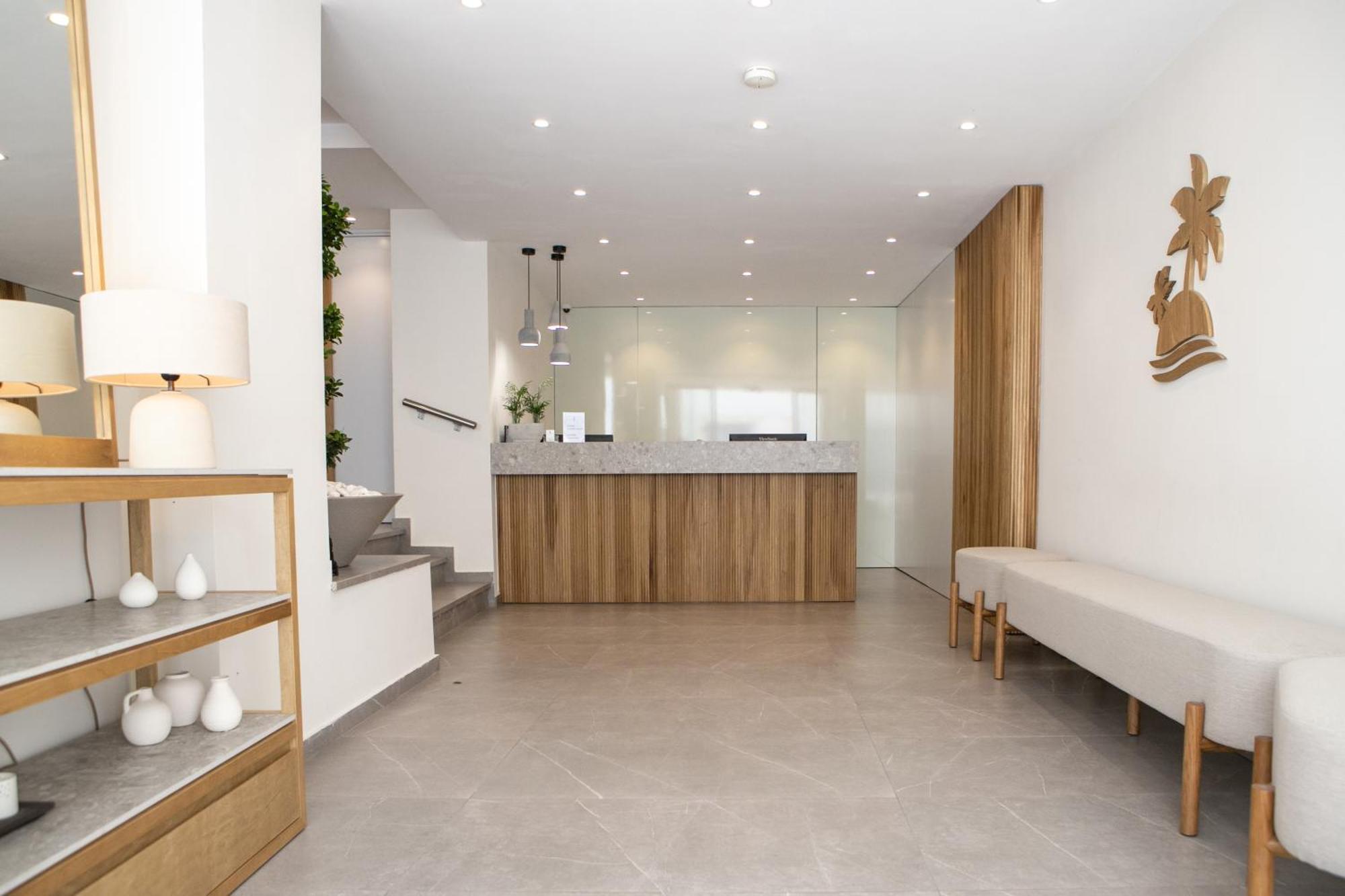 Les Palmiers Beach Boutique Hotel & Luxury Apartments Larnaca Ngoại thất bức ảnh