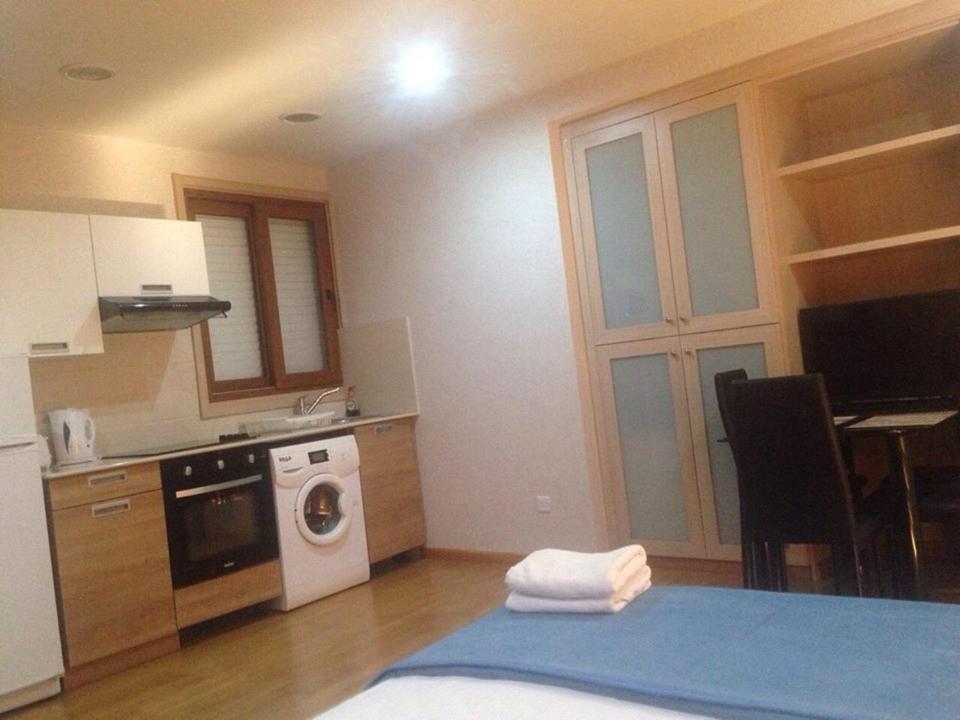 Les Palmiers Beach Boutique Hotel & Luxury Apartments Larnaca Ngoại thất bức ảnh