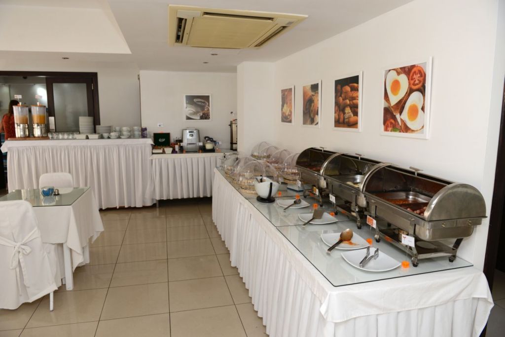 Les Palmiers Beach Boutique Hotel & Luxury Apartments Larnaca Ngoại thất bức ảnh