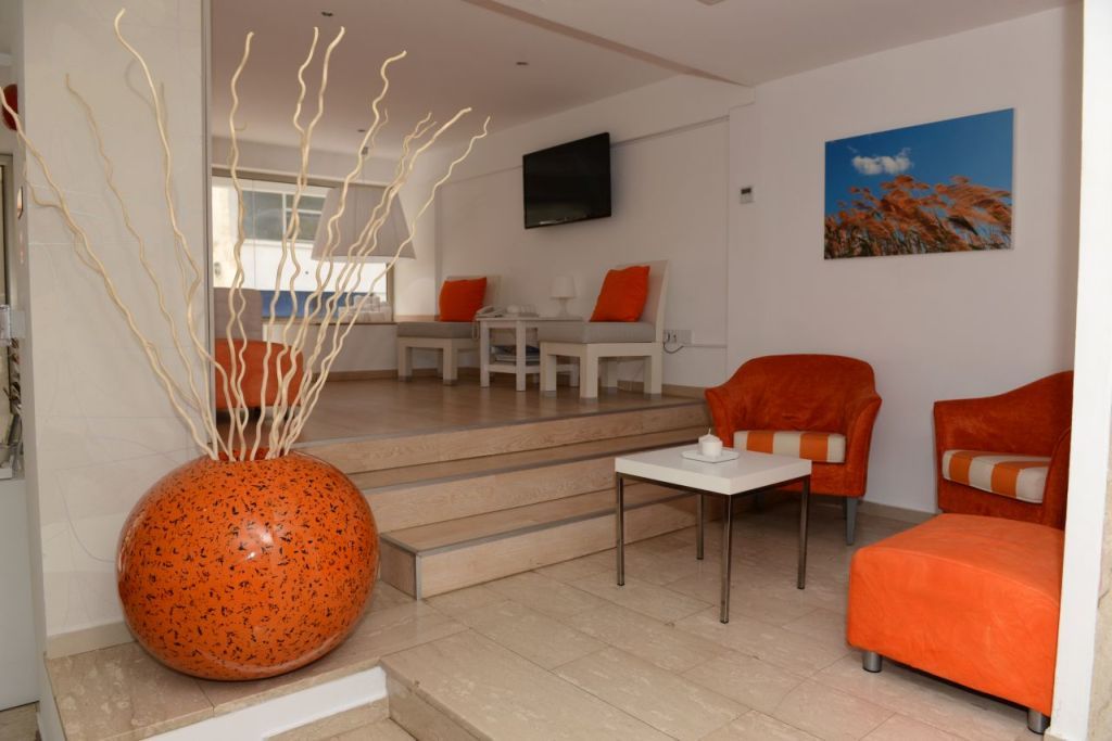 Les Palmiers Beach Boutique Hotel & Luxury Apartments Larnaca Ngoại thất bức ảnh