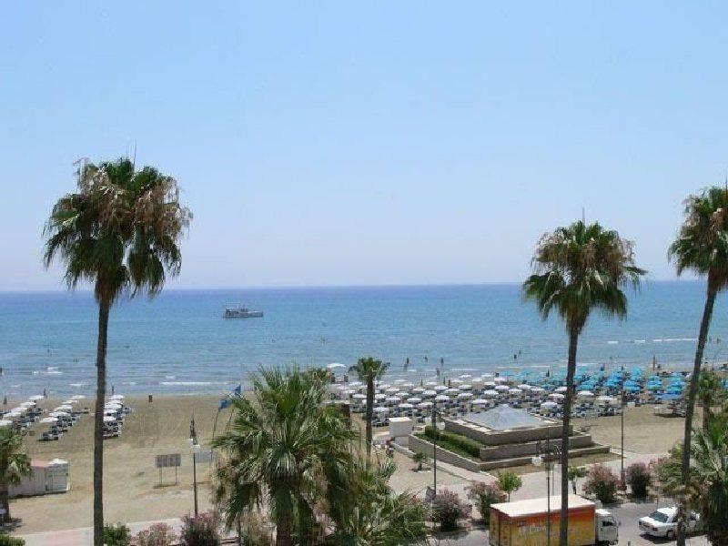 Les Palmiers Beach Boutique Hotel & Luxury Apartments Larnaca Ngoại thất bức ảnh