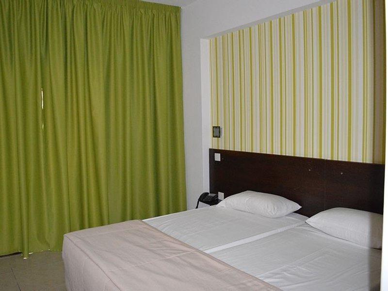 Les Palmiers Beach Boutique Hotel & Luxury Apartments Larnaca Ngoại thất bức ảnh