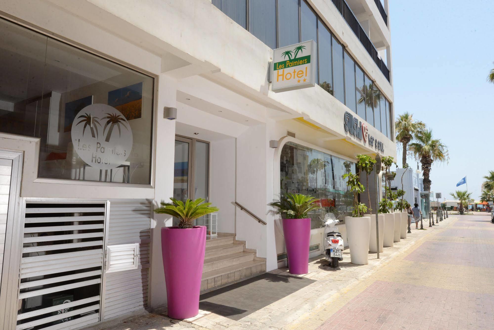 Les Palmiers Beach Boutique Hotel & Luxury Apartments Larnaca Ngoại thất bức ảnh