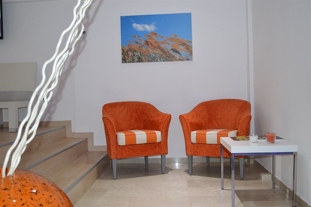 Les Palmiers Beach Boutique Hotel & Luxury Apartments Larnaca Ngoại thất bức ảnh