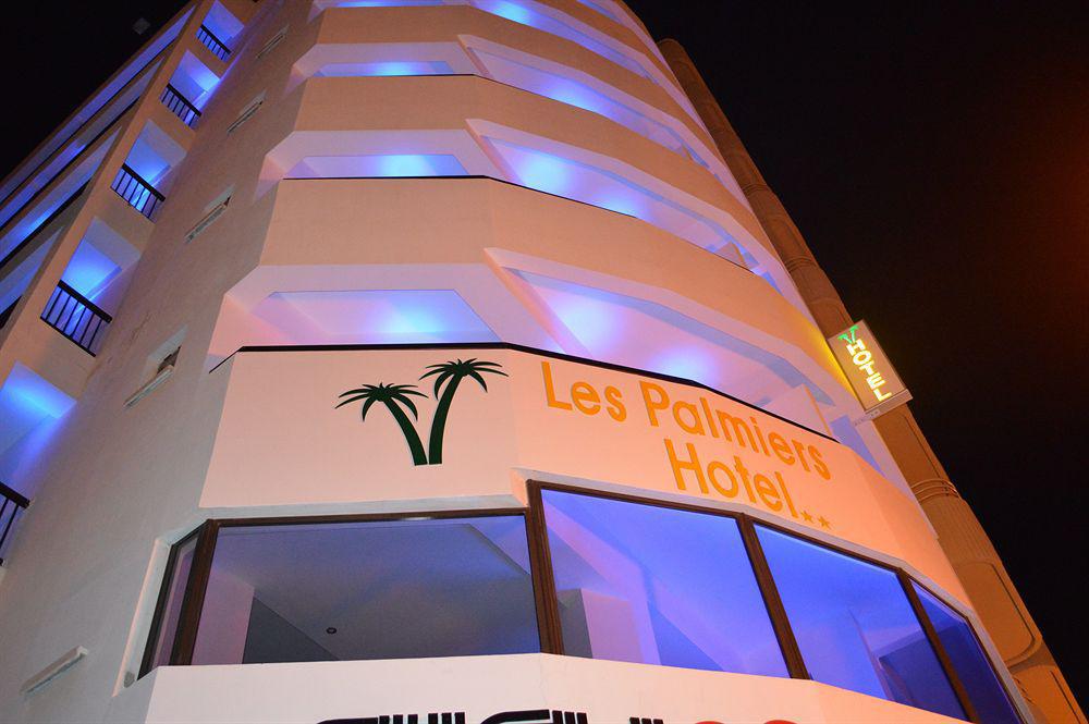 Les Palmiers Beach Boutique Hotel & Luxury Apartments Larnaca Ngoại thất bức ảnh