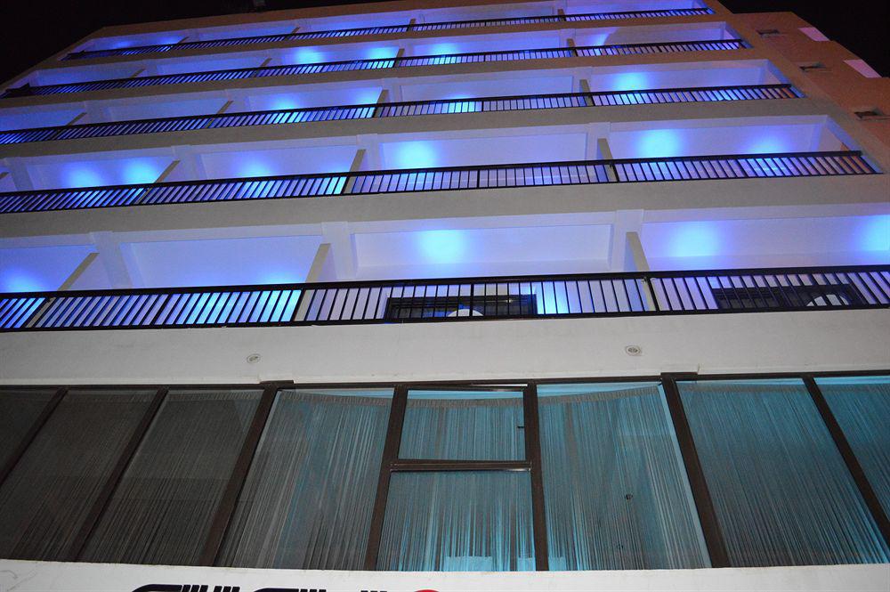 Les Palmiers Beach Boutique Hotel & Luxury Apartments Larnaca Ngoại thất bức ảnh